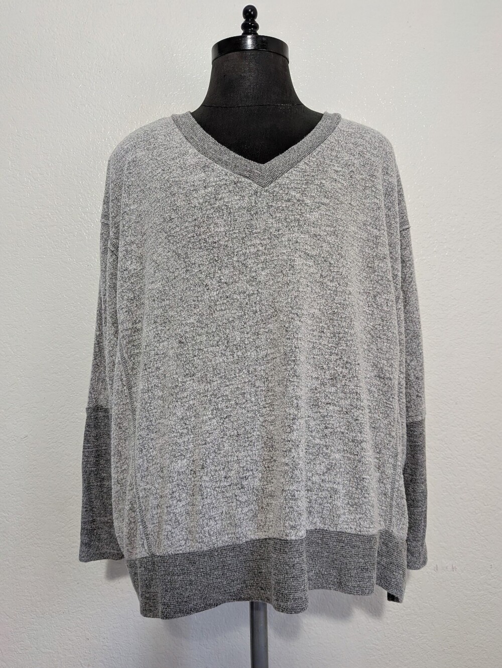 Cherish Women's Light Gray V-Neck Sweater with Dark Gray Trim Size Medium